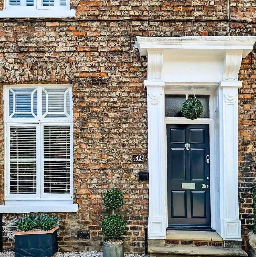 42 Holgate Road 0*, York